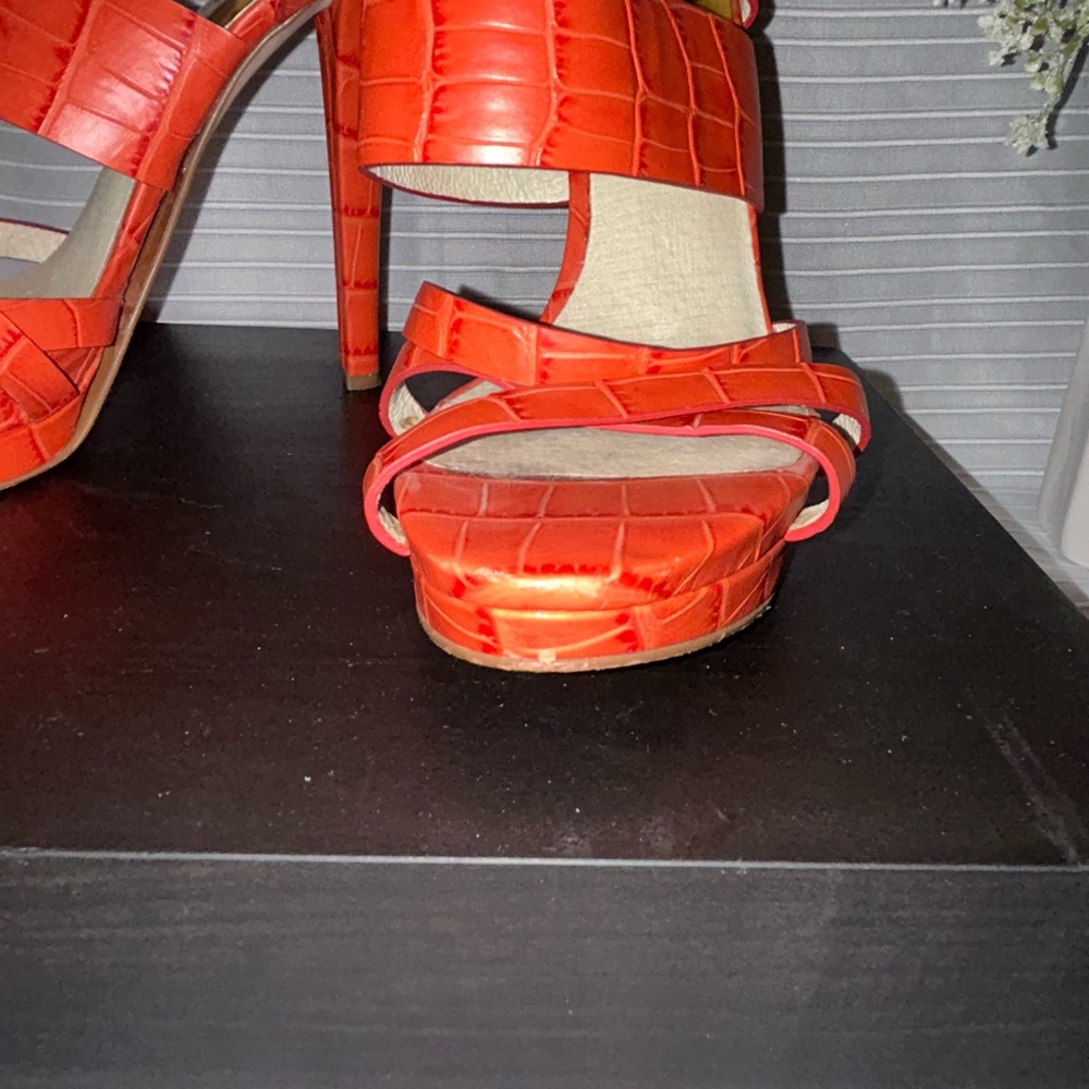 Michael by Michael Kors orange snake skin leather stilettos 8 1/2M - Picture 3 of 7